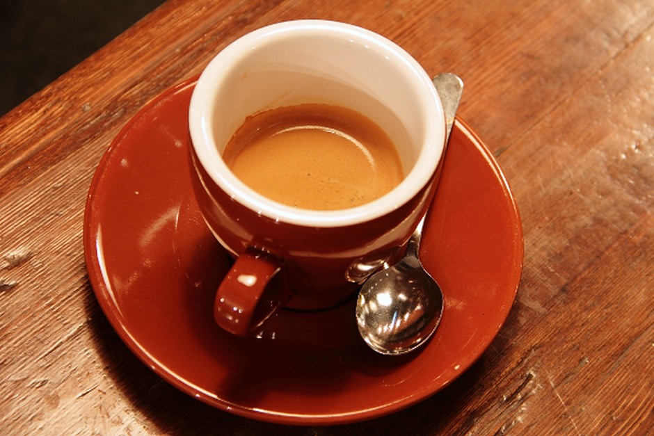 A coffee cup on a wooden table, representing the useful details of everyday routines.
